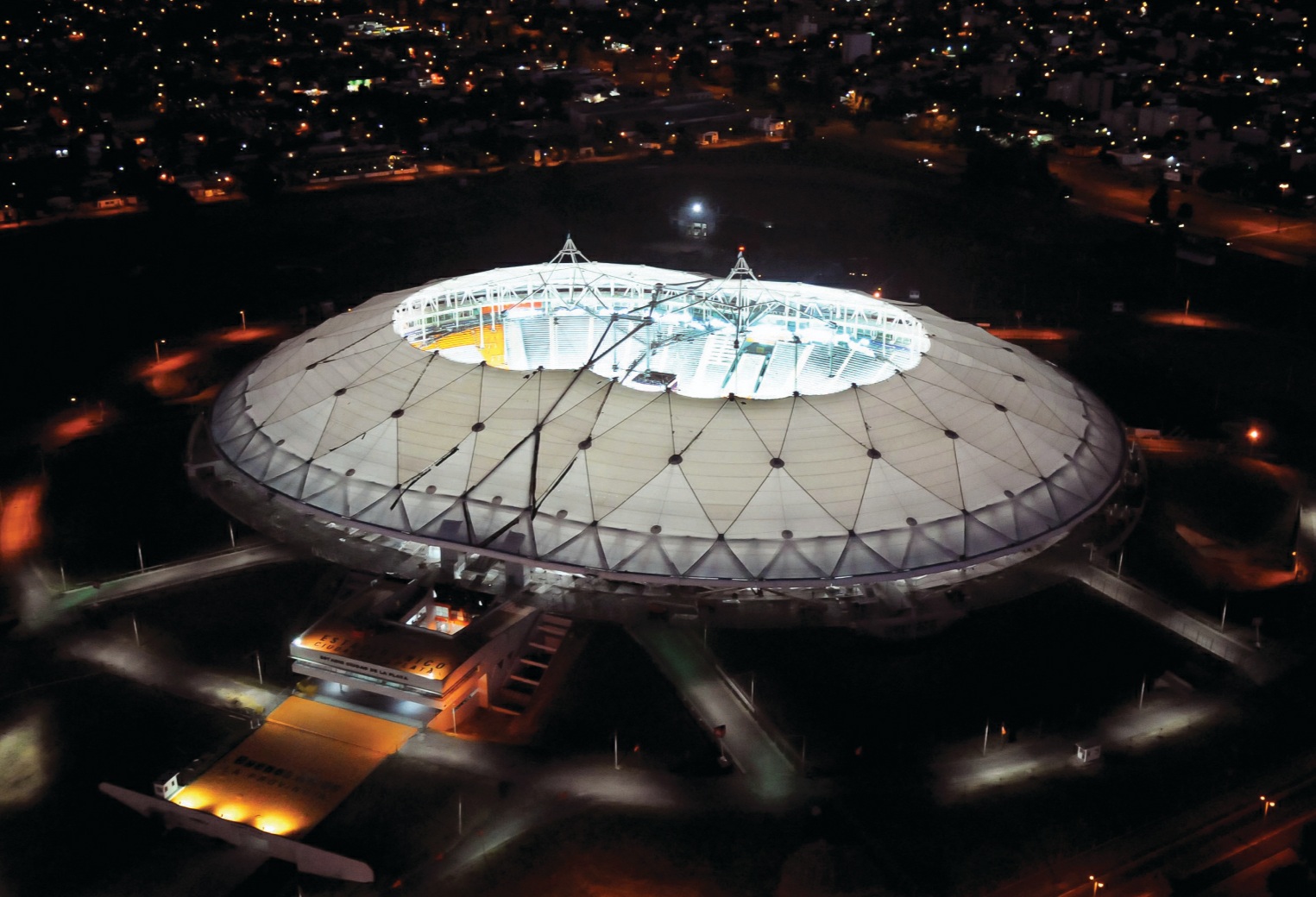 Circus, Festeja su aniversario a lo grande! Henry Saiz en el Estadio Único de La Plata